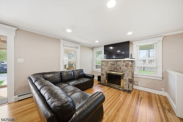 13 Stonewald Ct, Mount Olive Twp., NJ 07828