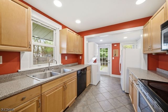 13 Stonewald Ct, Mount Olive Twp., NJ 07828