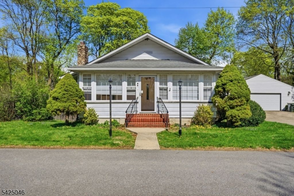 13 Stonewald Ct, Mount Olive Twp., NJ 07828