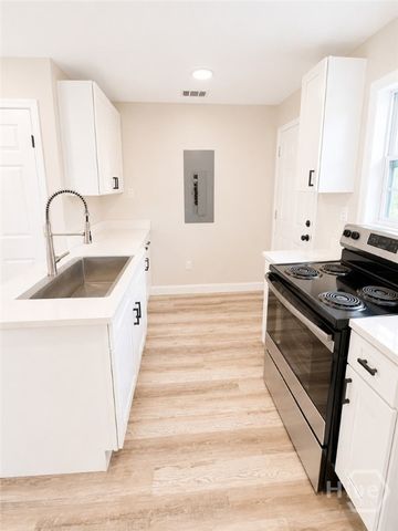 642 W 42nd Street, Savannah, GA 31415