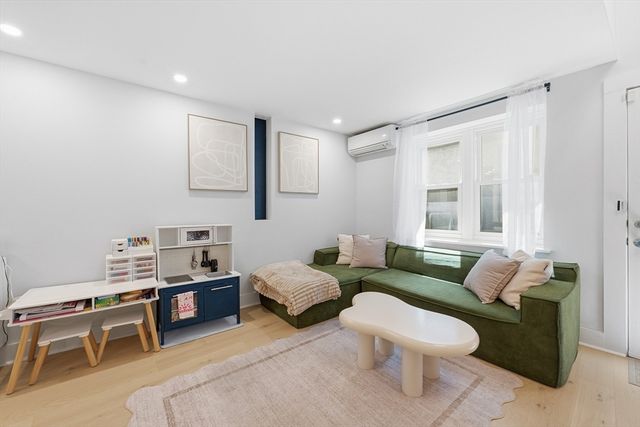 15 Cazenove St 1, Boston, MA 02116
