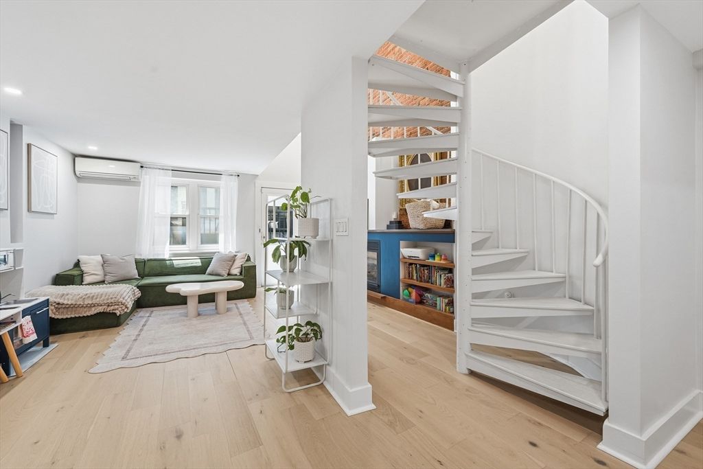 15 Cazenove St 1, Boston, MA 02116
