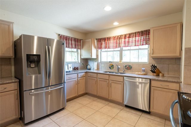 194 Rabbit TRL, Dale, TX 78616