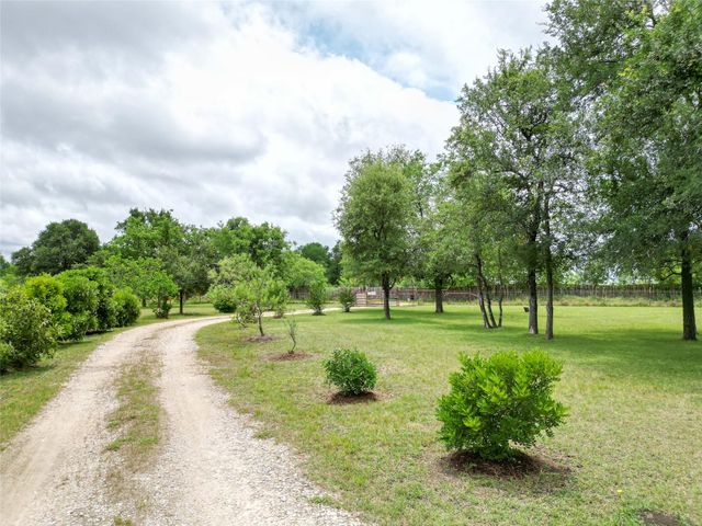 194 Rabbit TRL, Dale, TX 78616
