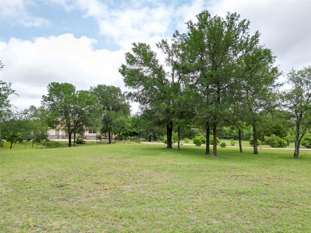 194 Rabbit TRL, Dale, TX 78616