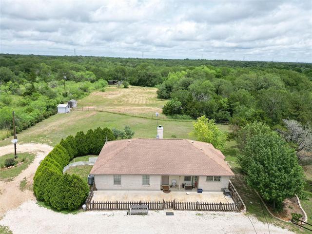 194 Rabbit TRL, Dale, TX 78616