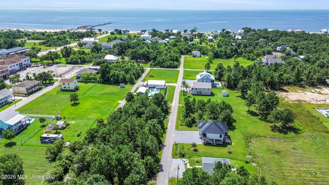 329 Davis Street, Waveland, MS 39576