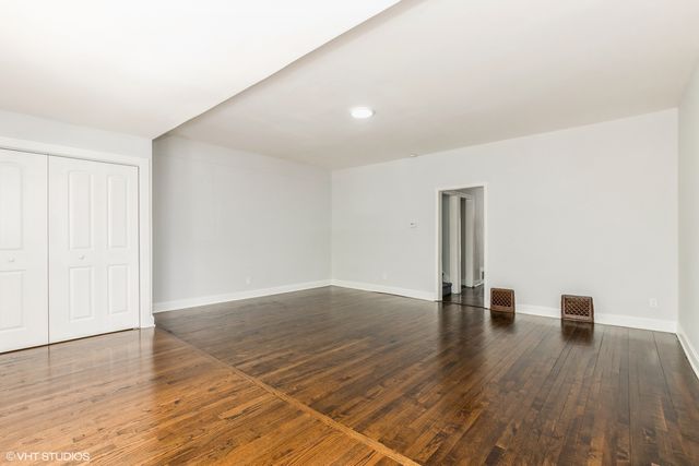 4646 W Warwick Avenue, Chicago, IL 60641