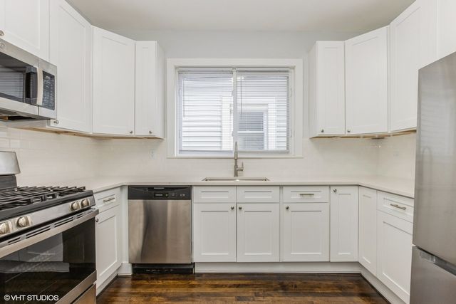 4646 W Warwick Avenue, Chicago, IL 60641