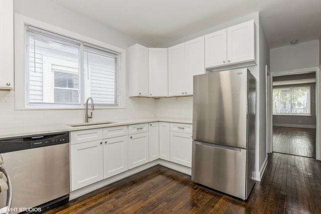 4646 W Warwick Avenue, Chicago, IL 60641