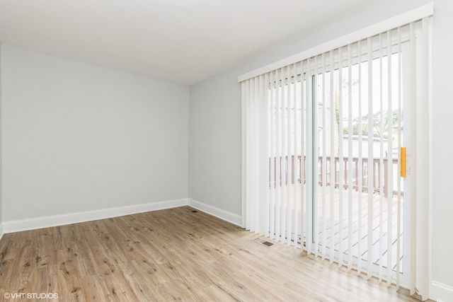 4646 W Warwick Avenue, Chicago, IL 60641