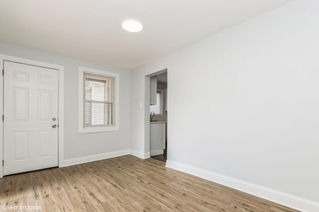 4646 W Warwick Avenue, Chicago, IL 60641