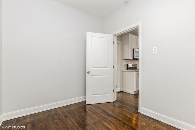 4646 W Warwick Avenue, Chicago, IL 60641
