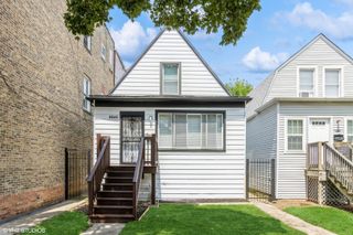 4646 W Warwick Avenue, Chicago, IL 60641
