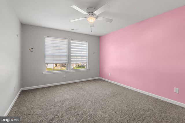 285 MAGNOLIA DR, Levittown, PA 19054