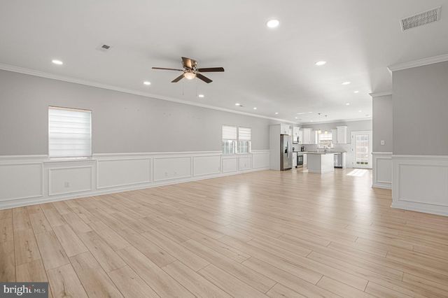 285 MAGNOLIA DR, Levittown, PA 19054