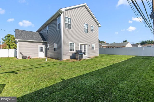 285 MAGNOLIA DR, Levittown, PA 19054
