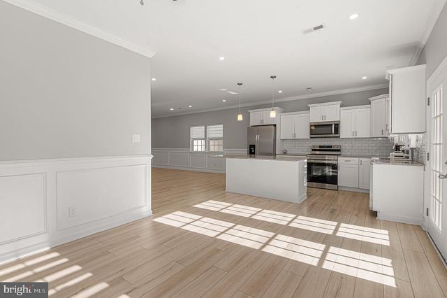 285 MAGNOLIA DR, Levittown, PA 19054