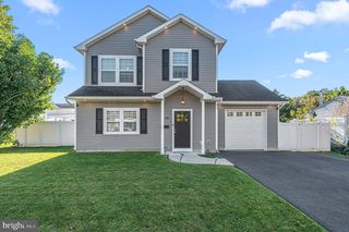 285 MAGNOLIA DR, Levittown, PA 19054