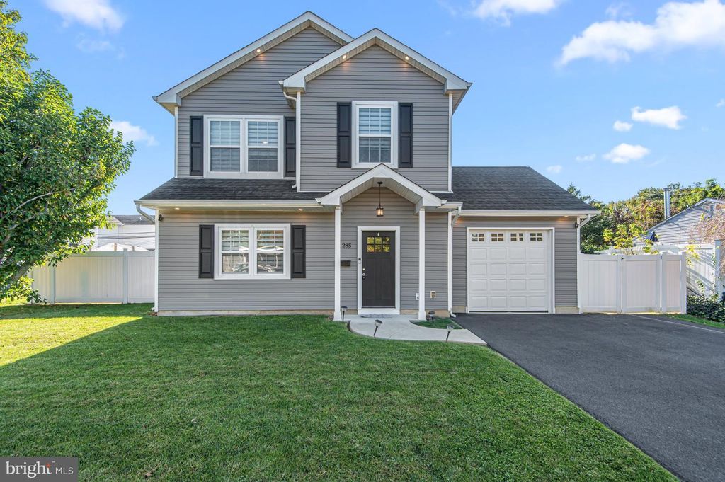 285 MAGNOLIA DR, LEVITTOWN, PA 19054 — exterior