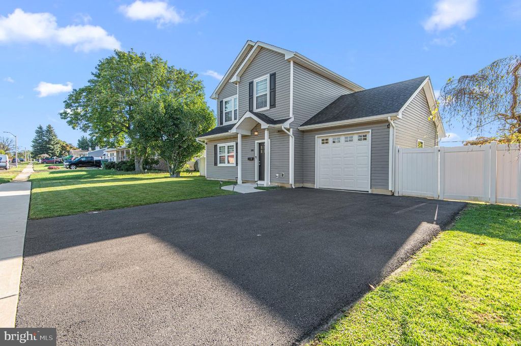 285 MAGNOLIA DR, LEVITTOWN, PA 19054 — photo 2