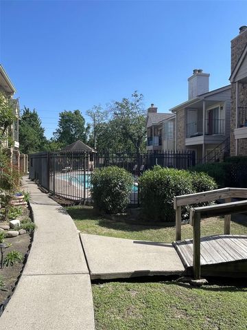 3770 Lovers Wood Lane 1010, Houston, TX 77014