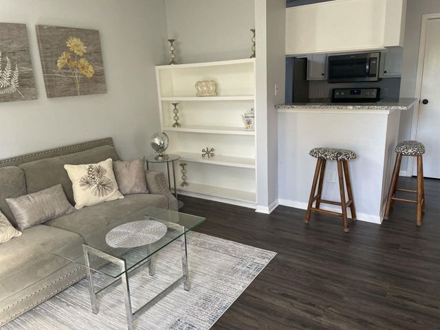 3770 Lovers Wood Lane 1010, Houston, TX 77014
