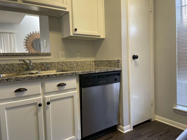 3770 Lovers Wood Lane 1010, Houston, TX 77014