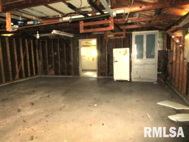 127 N CEDAR Avenue, West Peoria, IL 61604