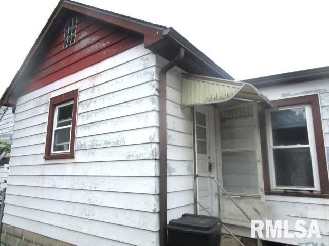 127 N CEDAR Avenue, West Peoria, IL 61604