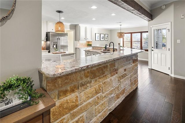 17724 April Vista Court, College Station, TX 77845