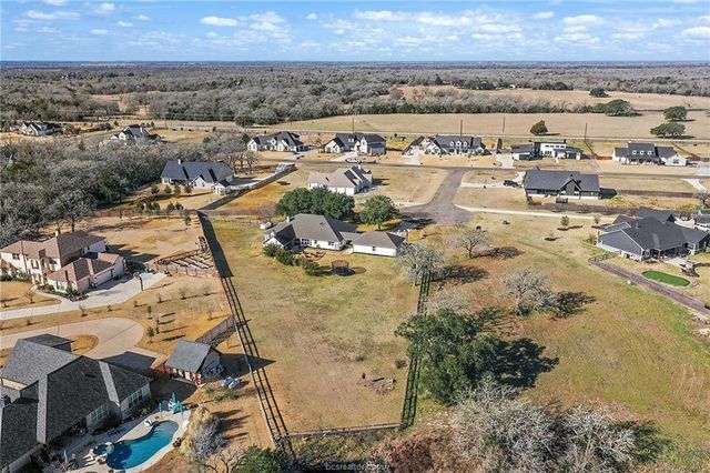 17724 April Vista Court, College Station, TX 77845