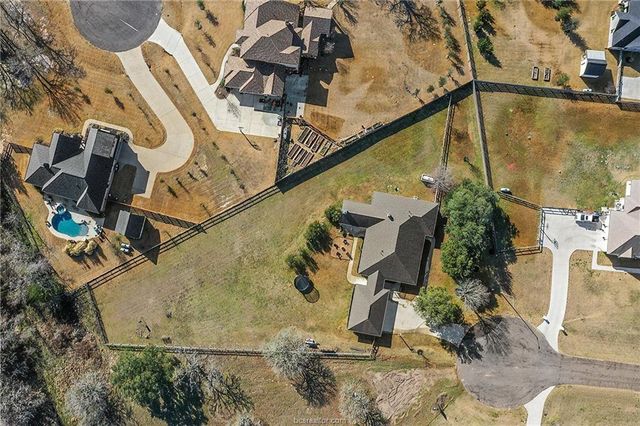 17724 April Vista Court, College Station, TX 77845