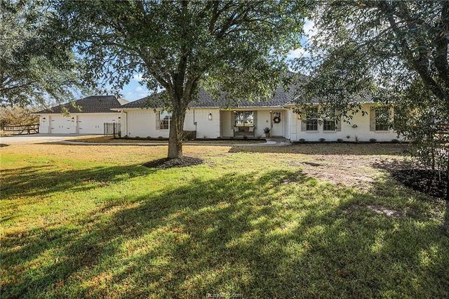 17724 April Vista Court, College Station, TX 77845