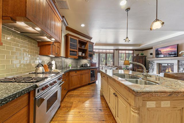 5001 Northstar Dr Apt 302, Truckee, CA 96161