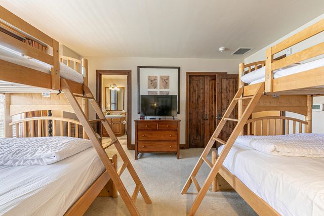 5001 Northstar Dr Apt 302, Truckee, CA 96161