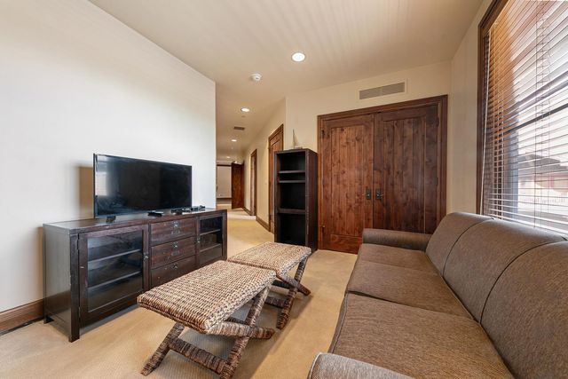 5001 Northstar Dr Apt 302, Truckee, CA 96161