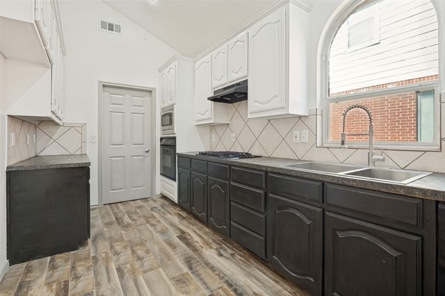 3255 Serpis, Grand Prairie, TX 75054