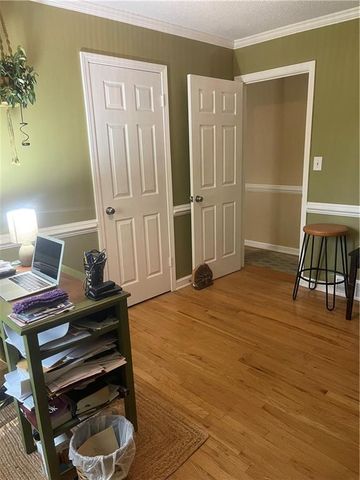 1212 Lake Road, Liberty, MO 64068