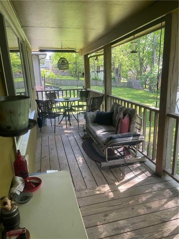 1212 Lake Road, Liberty, MO 64068