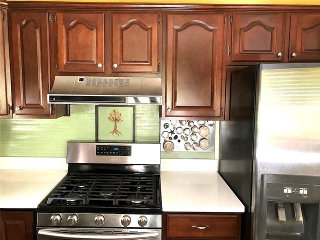 1212 Lake Road, Liberty, MO 64068
