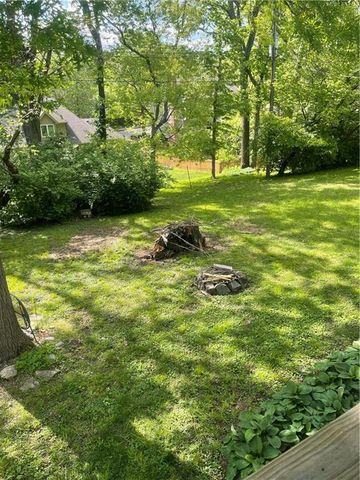1212 Lake Road, Liberty, MO 64068