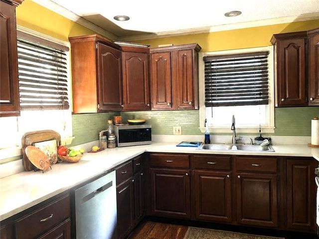 1212 Lake Road, Liberty, MO 64068