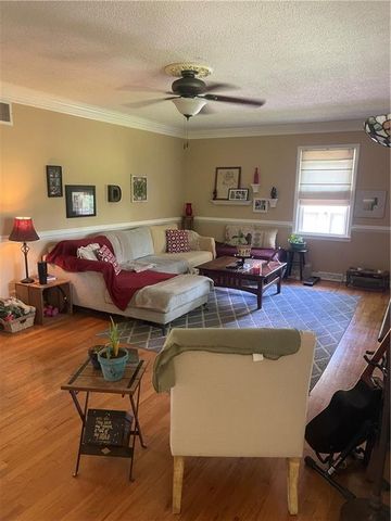 1212 Lake Road, Liberty, MO 64068