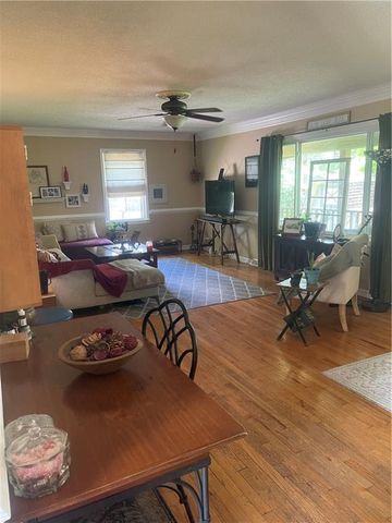 1212 Lake Road, Liberty, MO 64068
