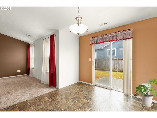 176 OTHELLO Ave, Roseburg, OR 97471