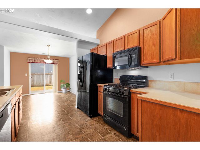 176 OTHELLO Ave, Roseburg, OR 97471