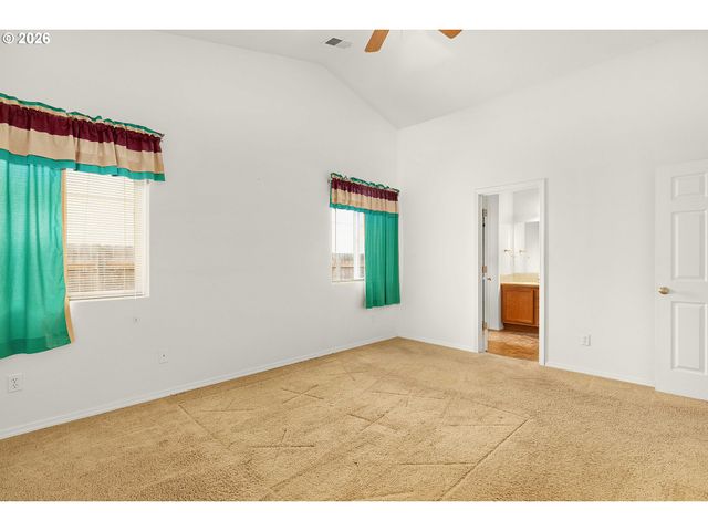 176 OTHELLO Ave, Roseburg, OR 97471