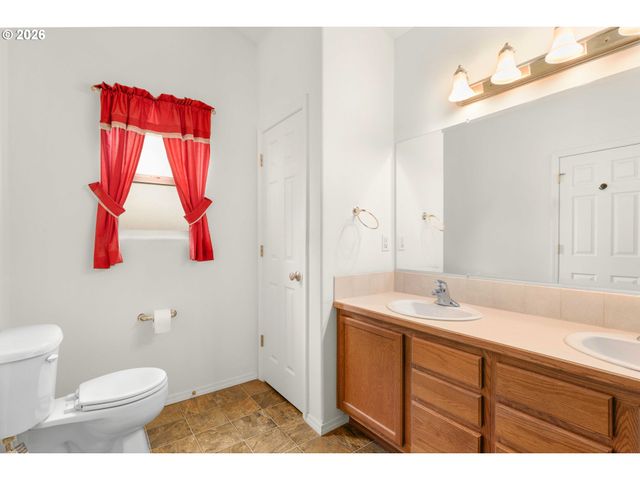 176 OTHELLO Ave, Roseburg, OR 97471