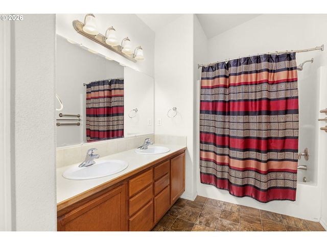 176 OTHELLO Ave, Roseburg, OR 97471